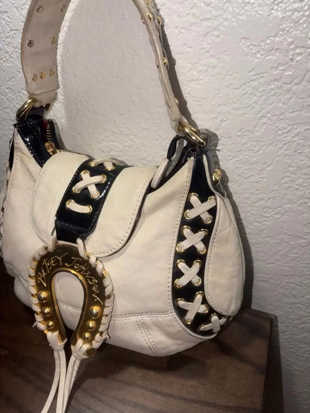 Betsey Johnson Y2K Rare White Horseshoe Bag
